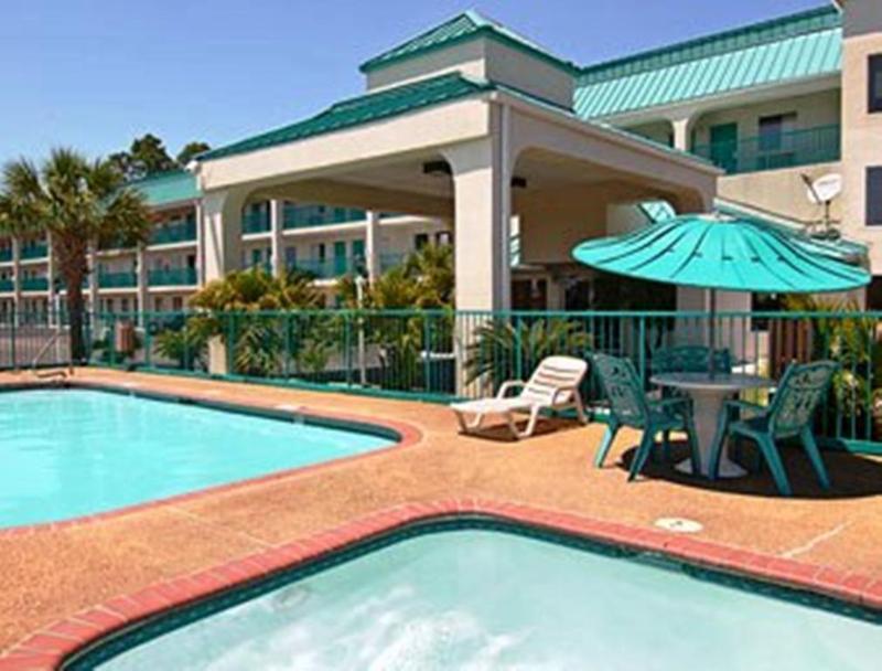 Days Inn By Wyndham Gulfport Exterior photo